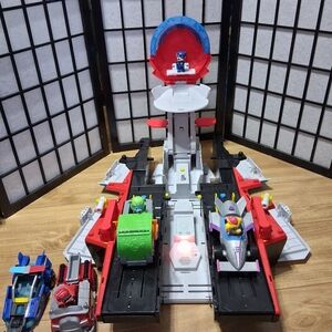 Paw Patrol The Mighty Movie, Aircraft Carrier HQ. Packed Playset with Vehicles